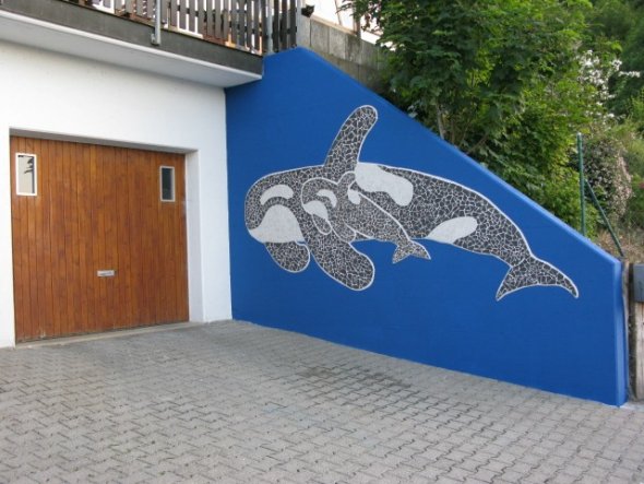Mein Kunstwerk: Ein riesiger Orca ziert unsere Einfahrt
