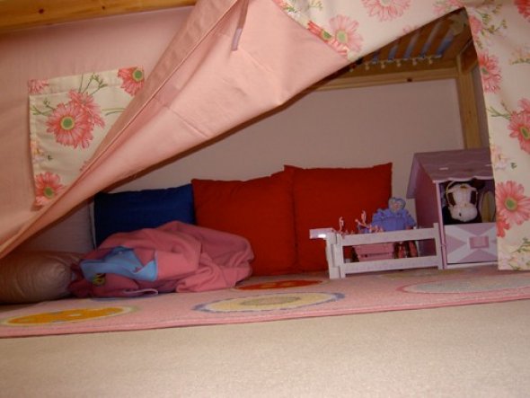 Puppenstube unter dem Bett
